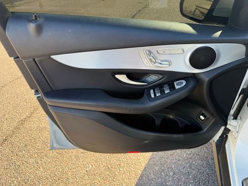 Used 2019 Mercedes-Benz GLC 300 image 14