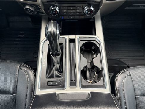 Used 2018 Ford F150 Lariat w/ Equipment Group 502A Luxury AWD/4WD image 19