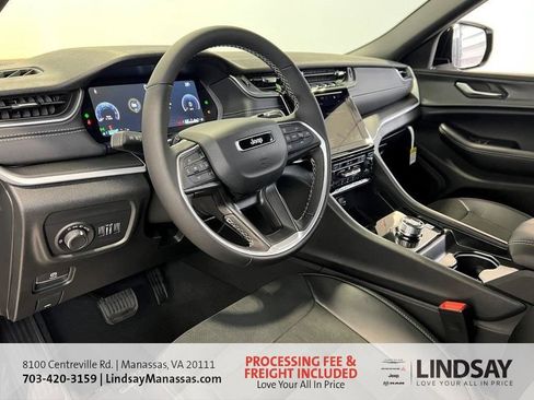 New 2025 Jeep Grand Cherokee Altitude AWD/4WD image 26