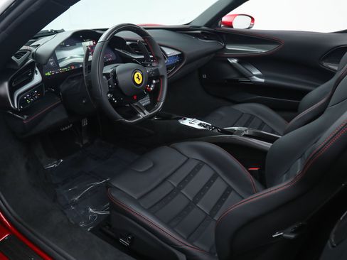 Certified 2025 Ferrari SF90 Spider AWD/4WD image 2