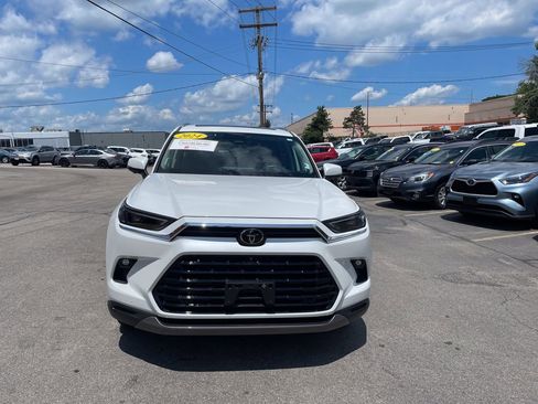 Used 2024 Toyota Grand Highlander AWD image 5