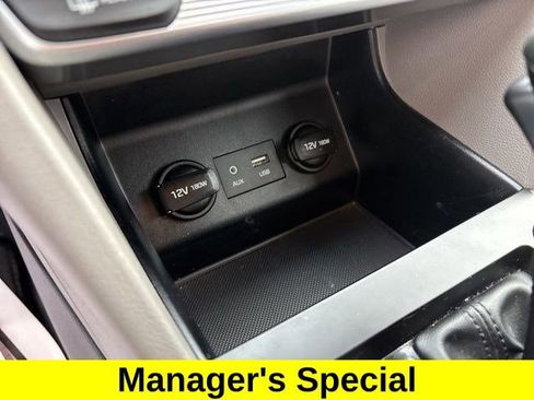 Used 2019 Hyundai Elantra SE image 24