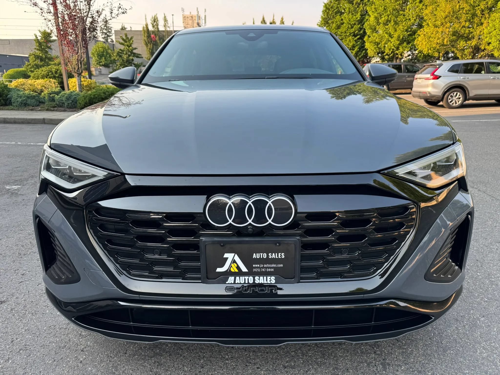 Used 2024 Audi Q8 e-tron Premium AWD/4WD image 3