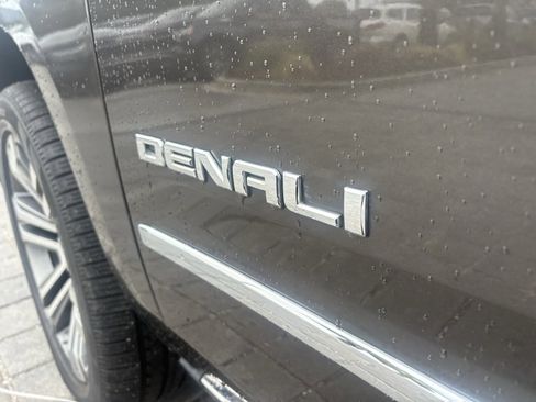 Used 2019 GMC Yukon Denali w/ Denali Ultimate Package image 11