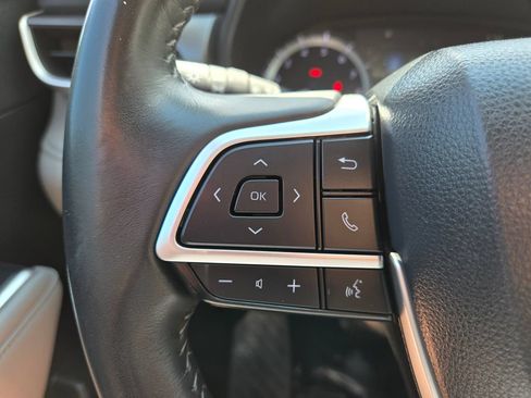 Used 2024 Toyota Highlander LE FWD image 21