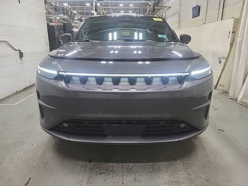 Used 2024 Jeep Wagoneer Launch Edition image 3