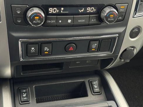 Used 2020 Nissan Titan SV w/ SV Convenience Package image 19