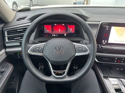 Used 2025 Volkswagen Atlas Peak Edition SE image 14