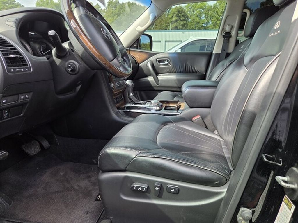 Used 2014 INFINITI QX80 4WD w/ Deluxe Touring Package image 4