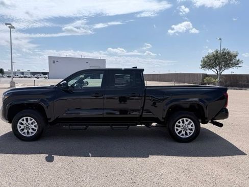 Used 2025 Toyota Tacoma SR5 AWD/4WD image 9