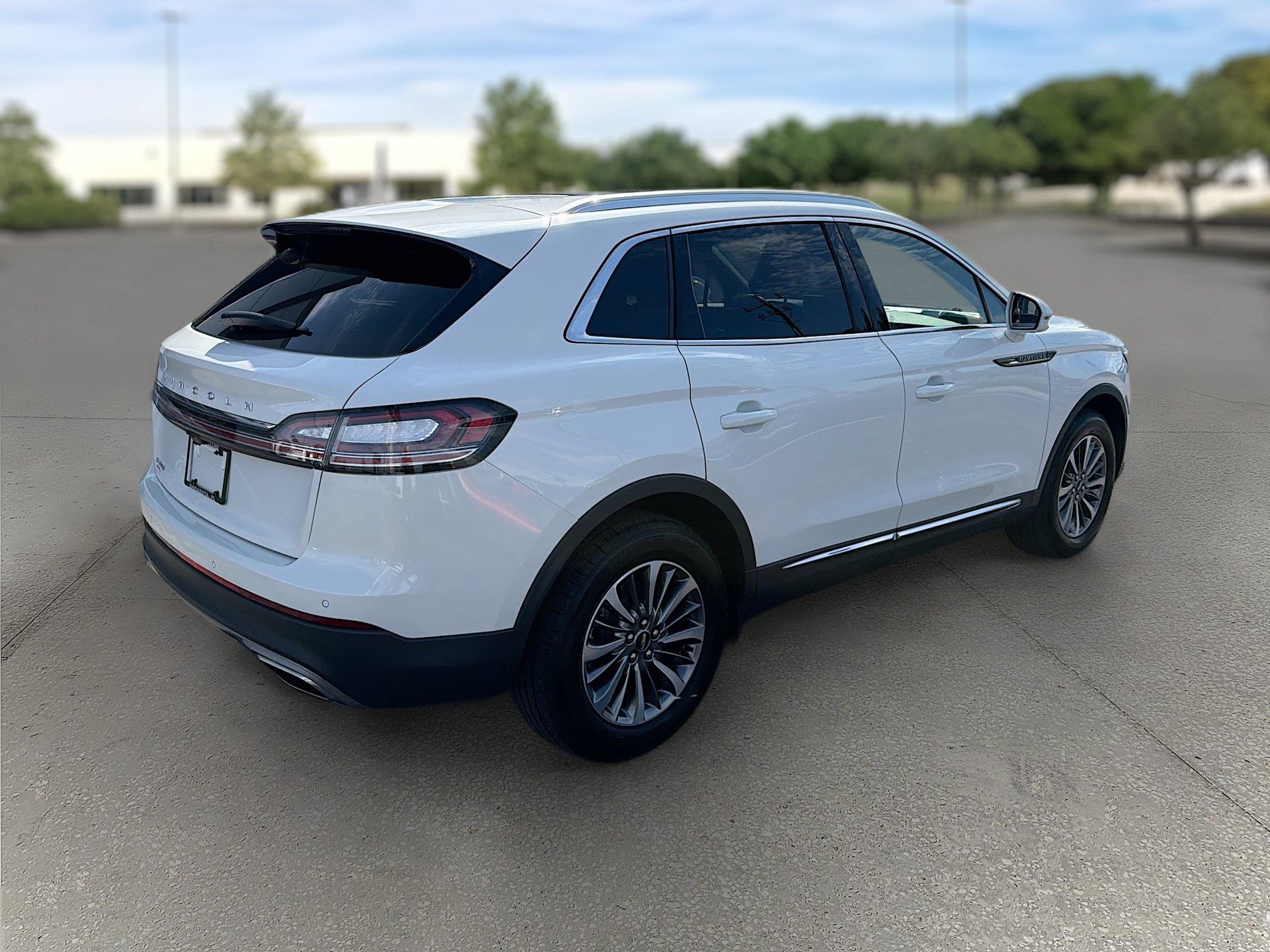 Used 2023 Lincoln Nautilus FWD w/ Premium Package image 7