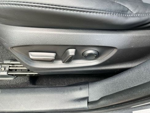 Used 2018 Toyota Prius Prime Premium image 11