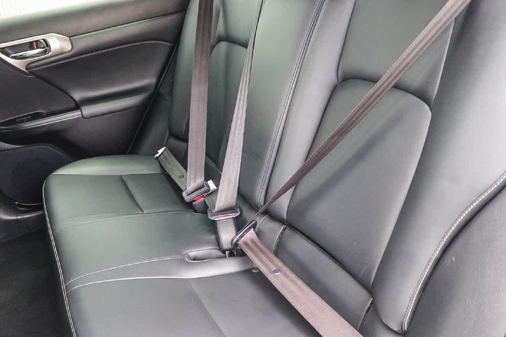 Used 2016 Lexus CT 200h w/ Seat Comfort Package FWD image 18