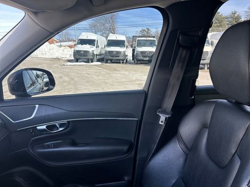 Used 2020 Volvo XC90 T6 Momentum w/ Protection Package image 15