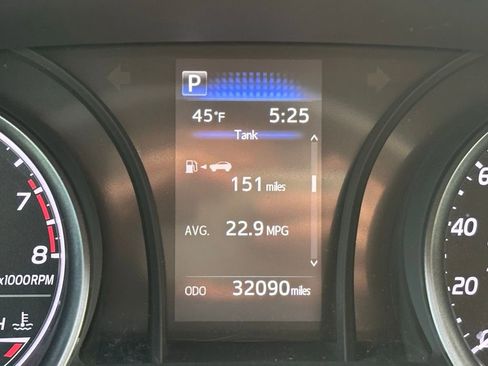 Used 2024 Toyota Camry SE image 12