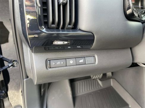 New 2025 Nissan Pathfinder SV image 16