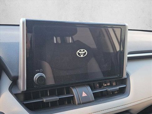 Used 2025 Toyota RAV4 XLE AWD/4WD image 14