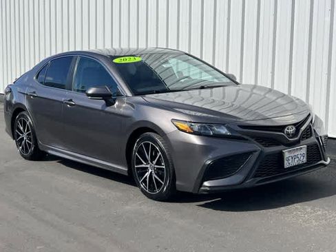 Used 2023 Toyota Camry SE image 8