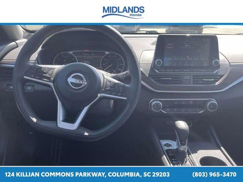 Used 2025 Nissan Altima 2.5 SV FWD image 11