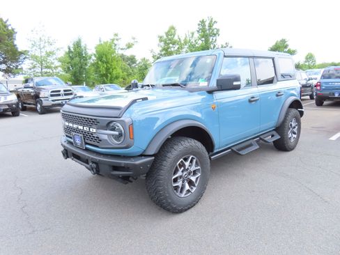 Used 2023 Ford Bronco Badlands AWD/4WD image 3