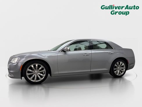 Used 2018 Chrysler 300 Limited w/ Safetytec Plus Group RWD image 2