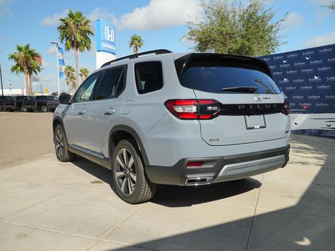 New 2025 Honda Pilot Touring image 9