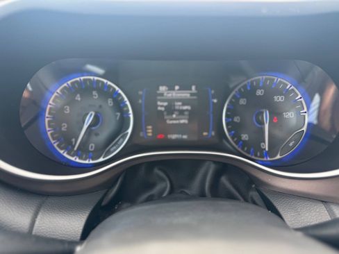 Used 2018 Chrysler Pacifica LX FWD image 22