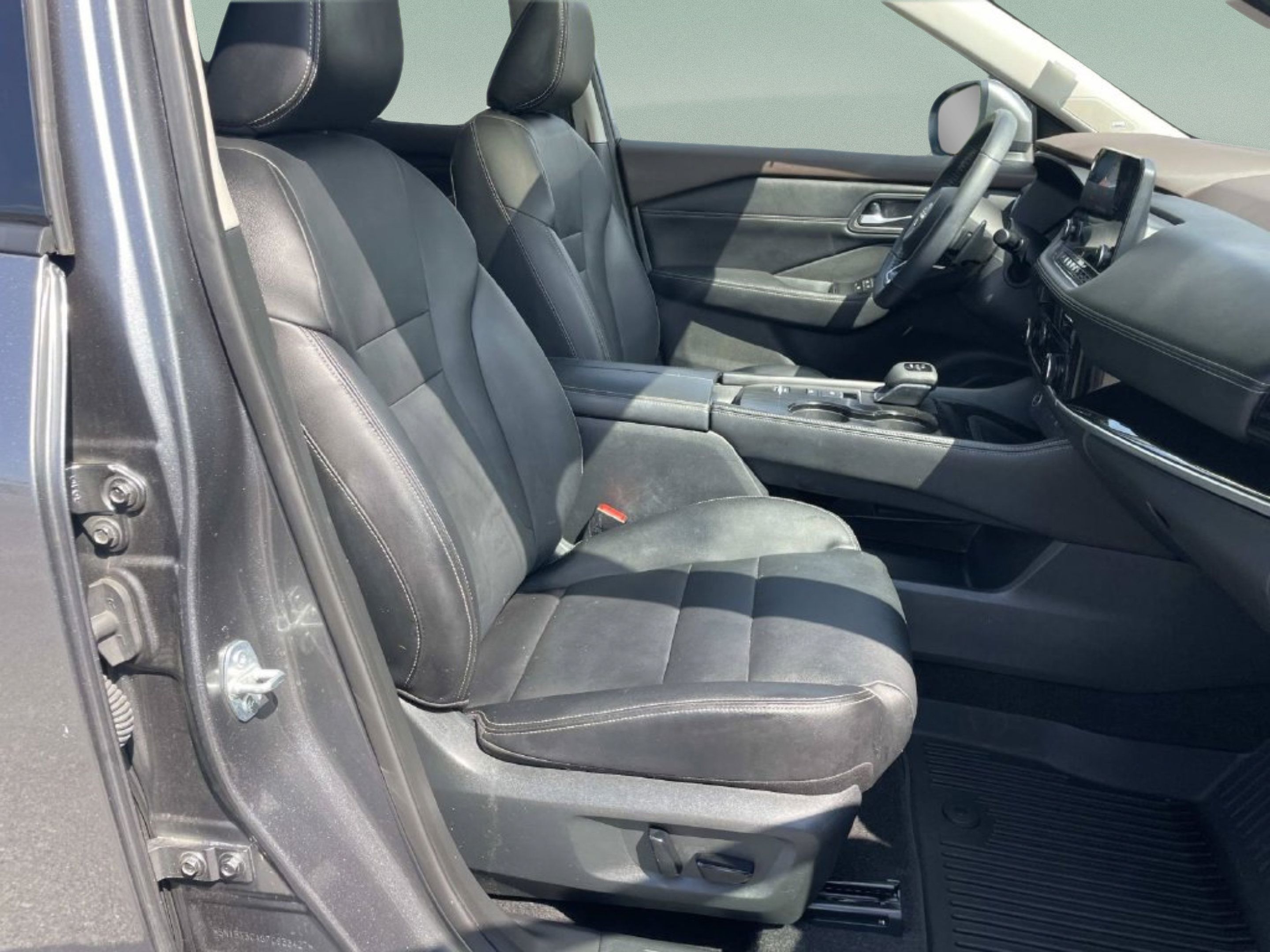 Used 2023 Nissan Rogue SL w/ SL Premium Package FWD image 19