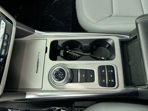 Used 2021 Ford Explorer XLT w/ Equipment Group 202A image 22