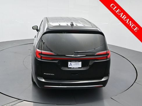 Used 2024 Chrysler Pacifica Touring-L image 57