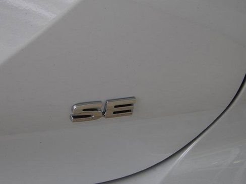 New 2026 Mitsubishi Outlander SE image 9