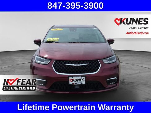 Used 2023 Chrysler Pacifica Touring-L FWD image 2