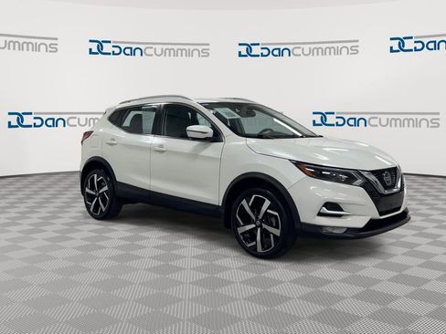 Used 2022 Nissan Rogue Sport SL w/ Premium Package image 2