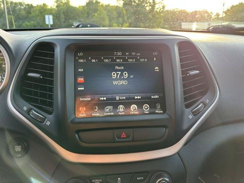Used 2017 Jeep Cherokee Limited AWD/4WD image 24