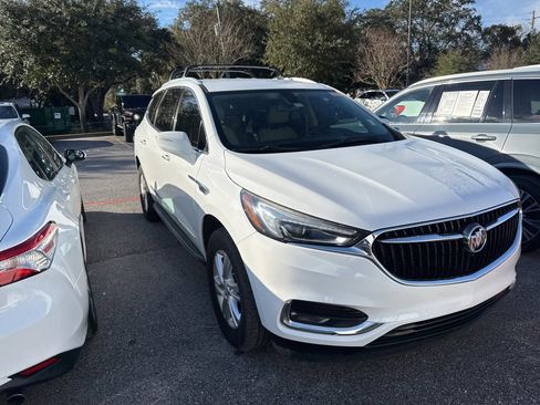 Used 2018 Buick Enclave Essence image 8
