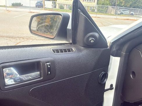 Used 2010 Ford Mustang GT Premium image 15