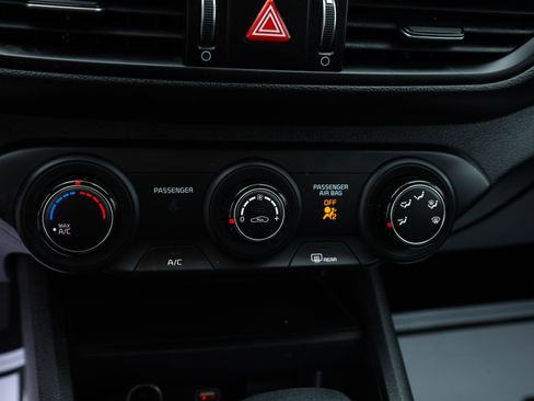 Used 2023 Kia Forte LXS w/ LXS Technology Package image 9