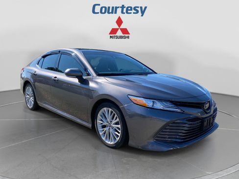 Used 2019 Toyota Camry XLE w/ Navigation Package FWD image 7