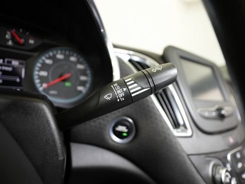 Used 2018 Chevrolet Malibu LT image 24