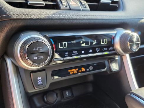 Used 2022 Toyota RAV4 XLE Premium image 28