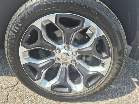 Used 2023 RAM 1500 Limited AWD/4WD image 9