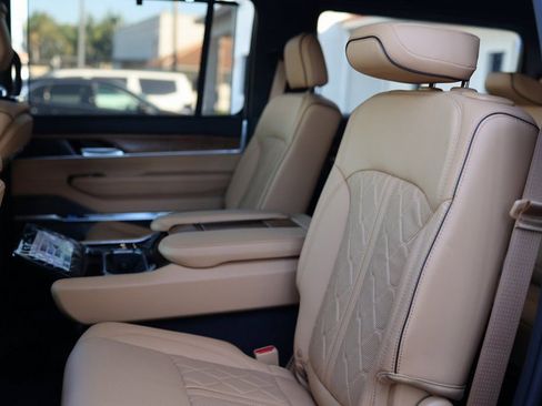 Used 2023 Jeep Grand Wagoneer Series III image 50