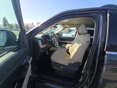 Used 2022 Ford Expedition Max Limited RWD image 2