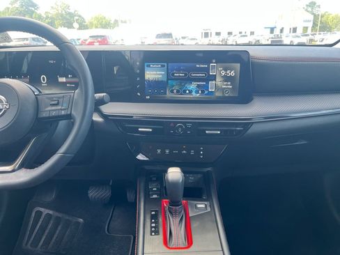 Certified 2025 Nissan Kicks SR FWD image 20
