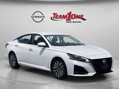 Used 2023 Nissan Altima 2.5 SV FWD image 1