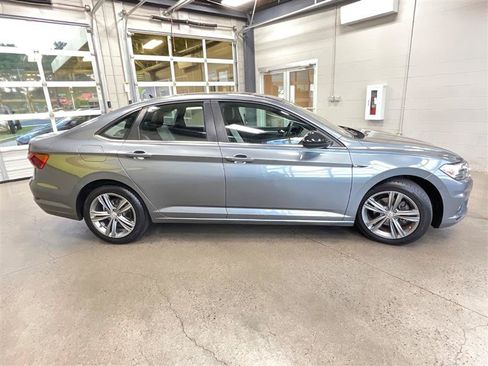 Used 2020 Volkswagen Jetta R-Line w/ R-Line Cold Weather Package FWD image 7