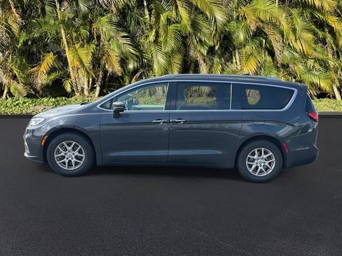Used 2021 Chrysler Pacifica Touring-L FWD image 8