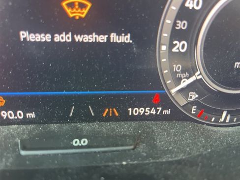 Used 2018 Volkswagen Tiguan SEL Premium image 9