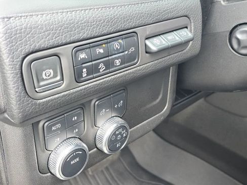 Used 2022 GMC Yukon XL Denali image 26