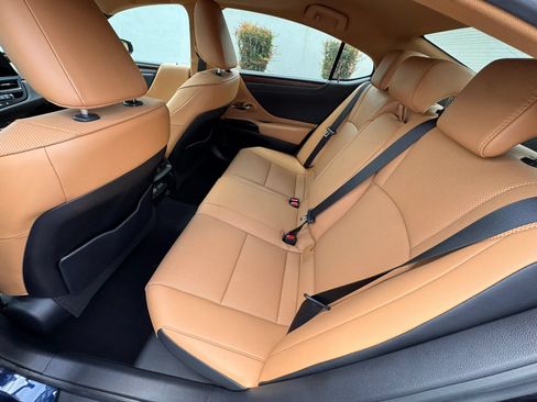 Used 2023 Lexus ES 300h w/ Premium Package FWD image 16